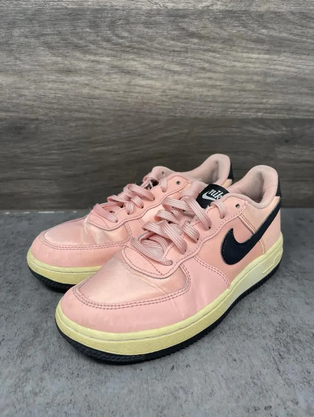 Nike Air Force 1 Low Valentines Day Sneakers Kids Size 1 GS Pink Sneakers - Picture 2 of 10